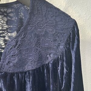 Reba Crushed Velvet and Lace Blouse (Midnight Blue)